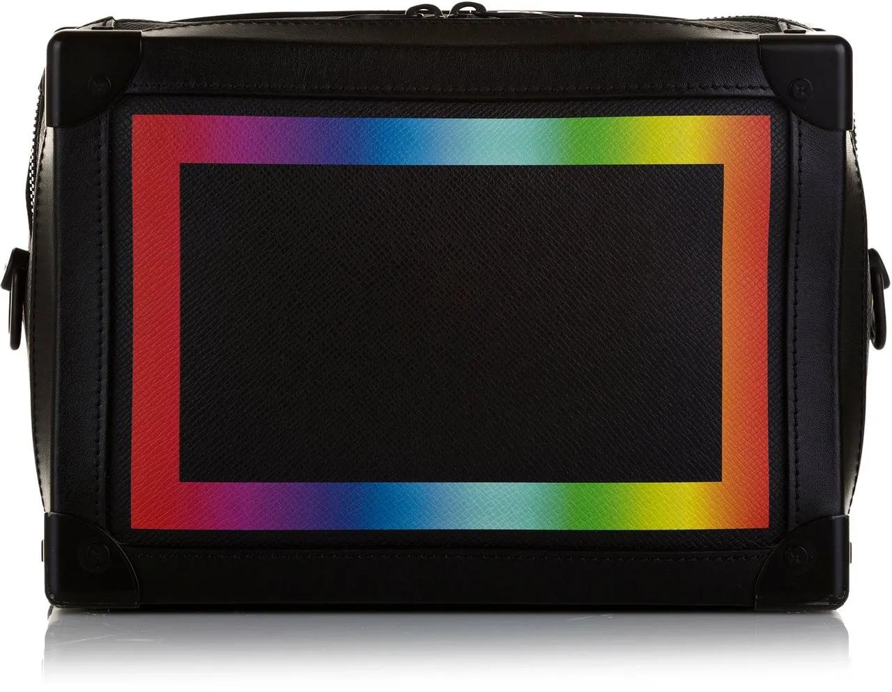 Louis Vuitton Hobo bags 2019 Taiga Rainbow Soft Trunk in zwart