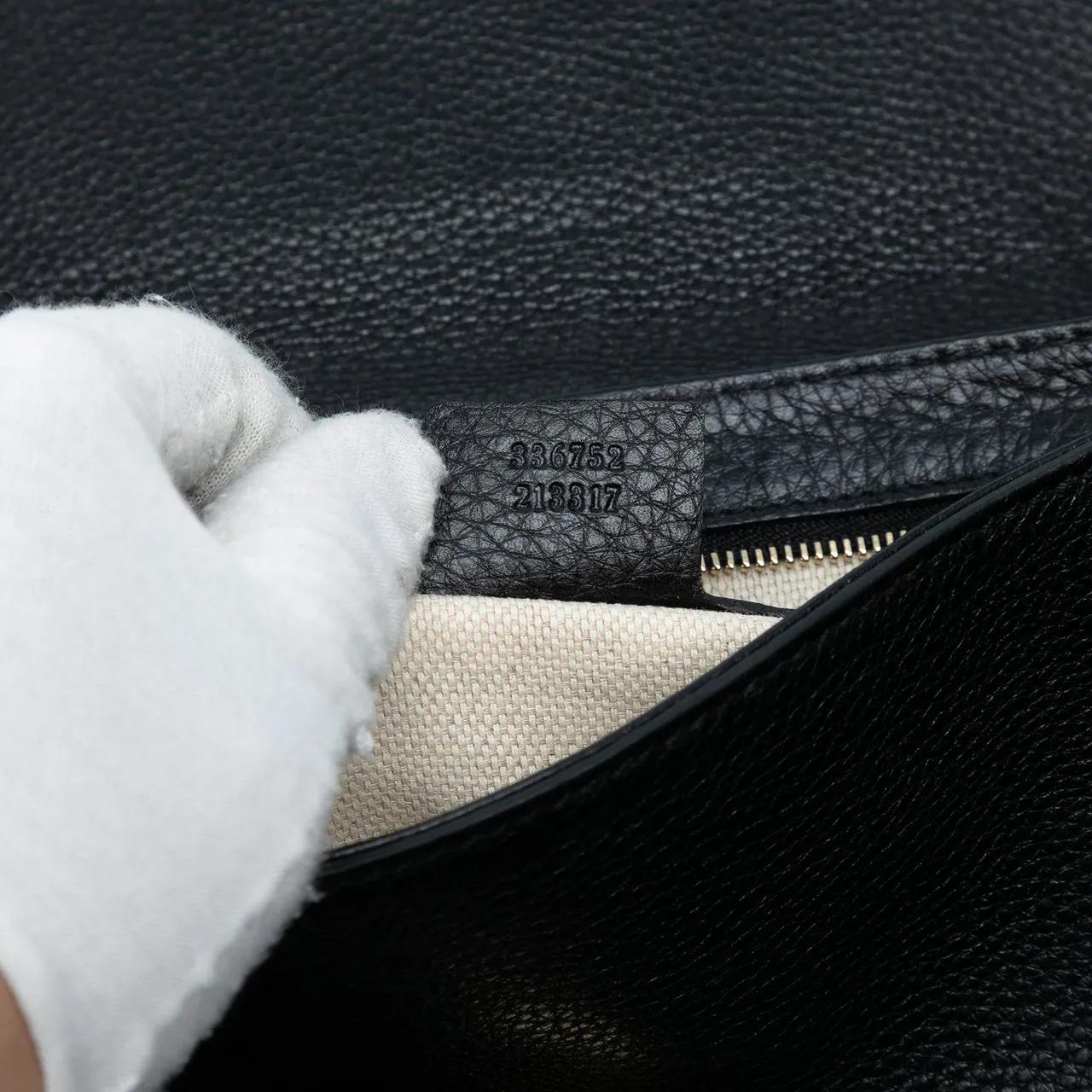 Thumbnail - Gucci Hobo Bags - Medium Leather Soho Chain Flap Crossbody - Gr. unisize - in Schwarz - für Damen