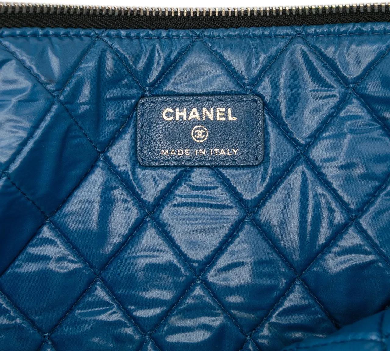 Thumbnail - Chanel Clutches - Large Bicolor Sheepskin Mademoiselle Zip Clutch - Gr. unisize - in Blau - für Damen