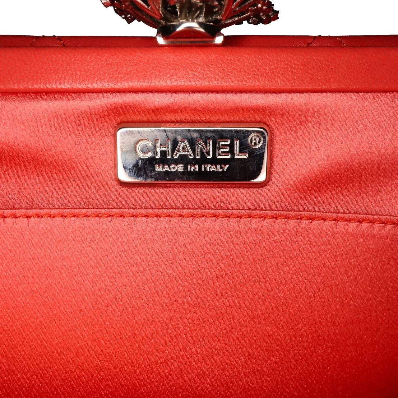 Thumbnail - Chanel Clutches - 2014-2015 Quilted Lambskin Crystal Camellia Long C - Gr. unisize - in Orange - für Damen