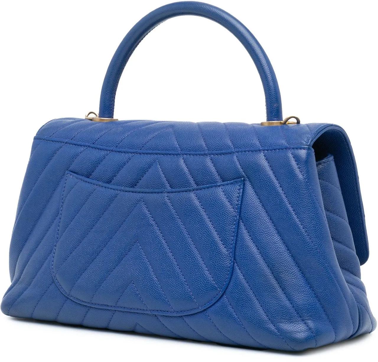 Chanel Totes & shoppers Small Caviar Chevron Coco Top Handle Bag in blauw