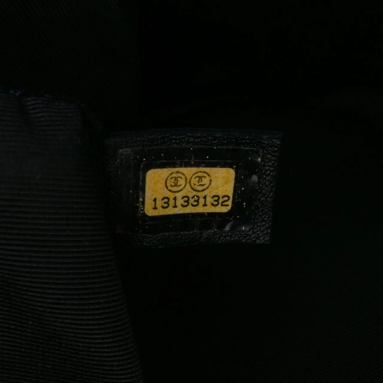 Thumbnail - Chanel Hobo Bags - CC Quilted Lambskin Zip Shoulder Bag - Gr. unisize - in Weiß - für Damen