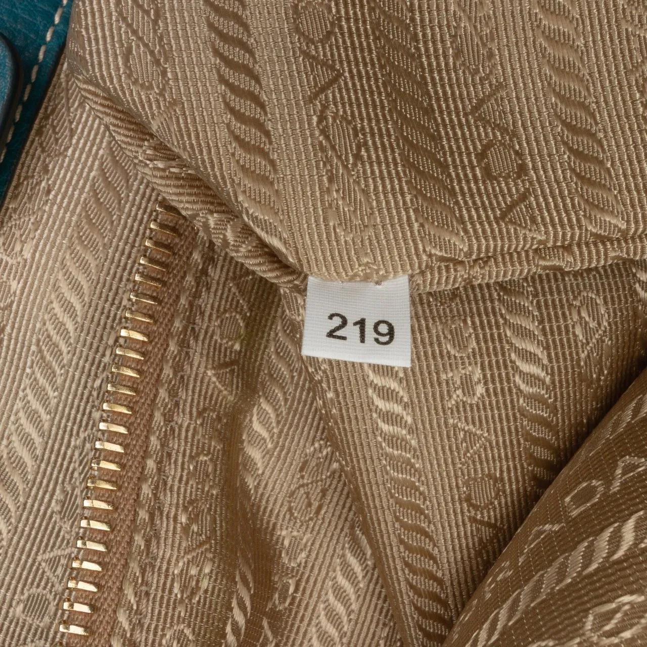 Thumbnail - Prada Shopper - Vitello Daino Side Zip Tote - Gr. unisize - in Blau - für Damen