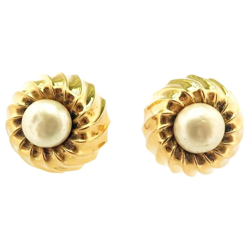 Chanel Ohrstecker VINTAGE CHANEL RUNDE PERLENOHRRINGE MIT GOLDENEN O gold