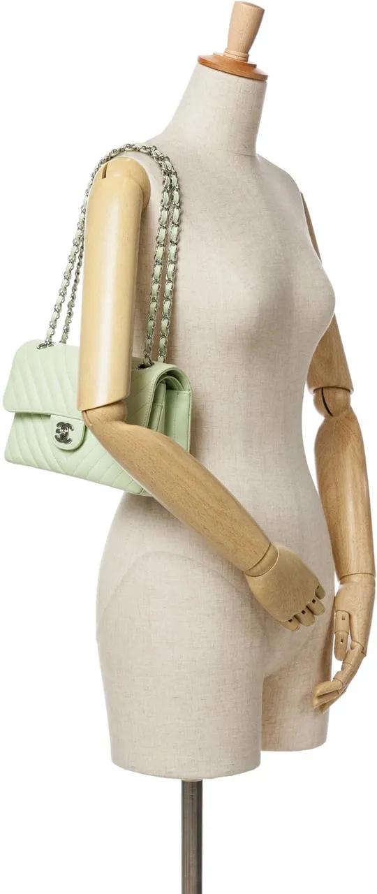 Chanel Hobo bags 2021-2024 Small Classic Chevron Lambskin Double Fl in groen