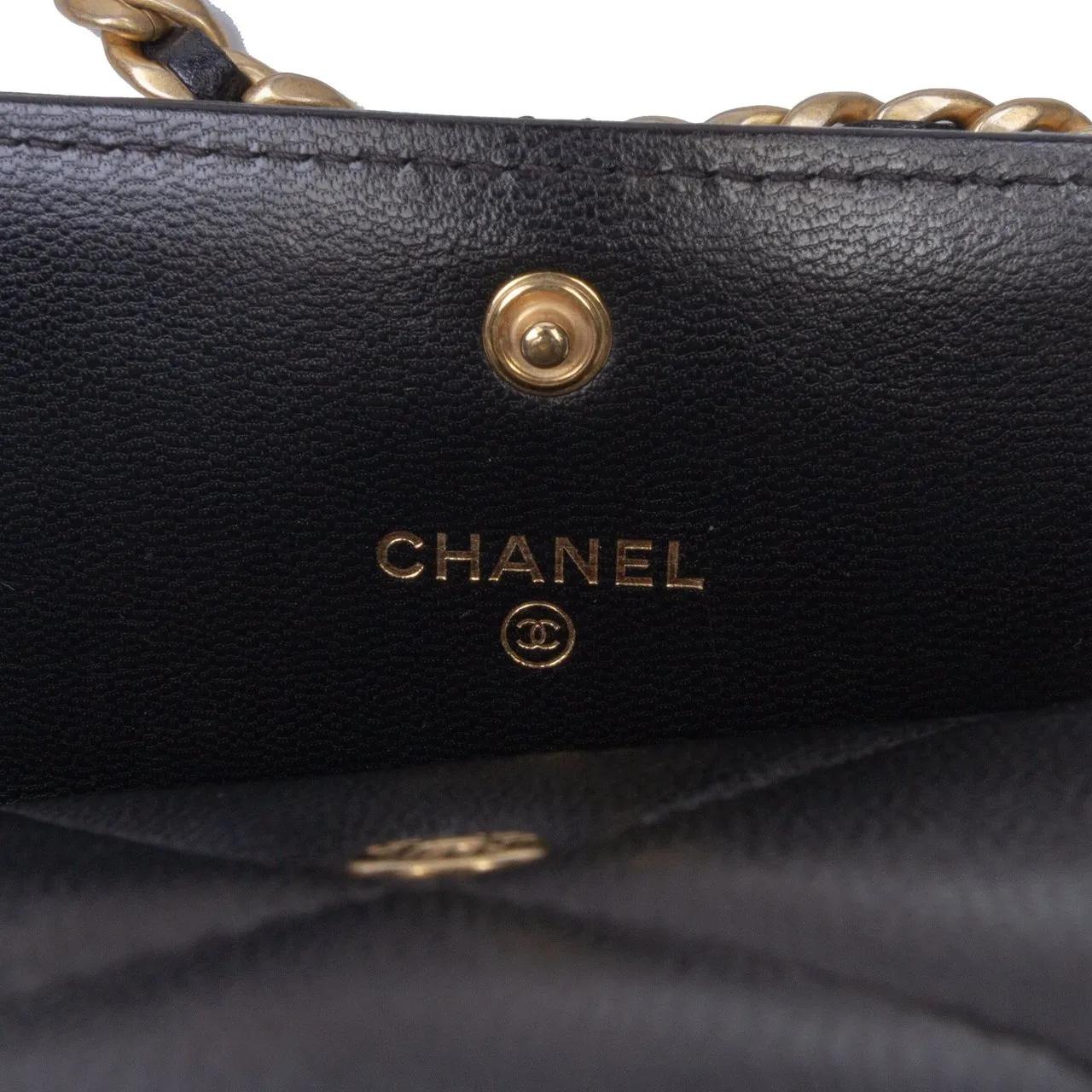 Thumbnail - Chanel Hobo Bags - Quilted Lambskin 19 Flap Coin Purse With Chain - Gr. unisize - in Schwarz - für Damen