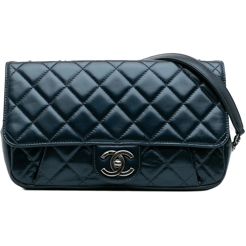 Chanel Sac à bandoulière Medium Quilted Glazed Calfskin Coco Pleats Flap blau