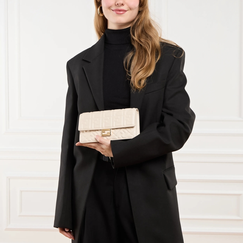 Fendi Baguette Bag Wallet On Chain Baguette Camelia(Image 4)