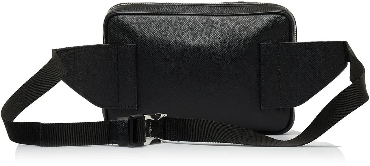 Louis Vuitton Heuptassen Taiga Outdoor Bumbag in zwart