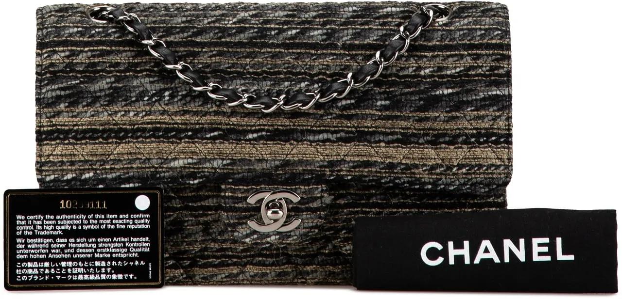 Chanel Shoppers Medium Classic Tweed Double Flap in bruin