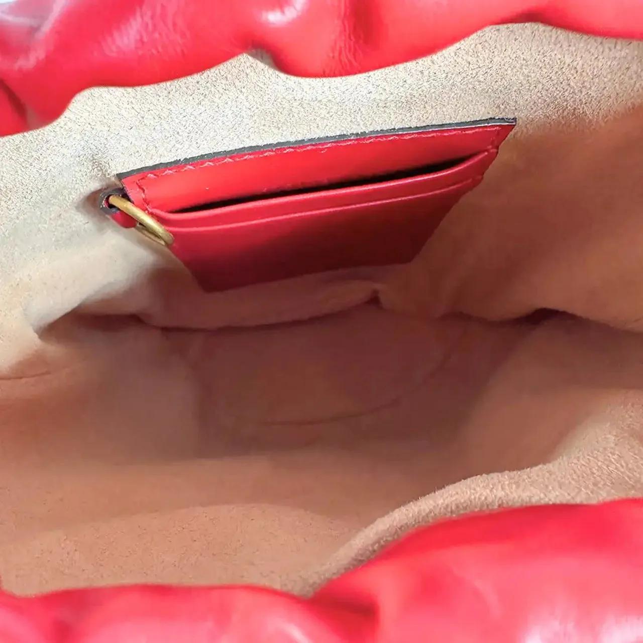 Thumbnail - Gucci Caps & Mützen - Gucci GG Marmont Leather Mini Bucket red / very go - Gr. ONE SIZE - in Rot - für Damen