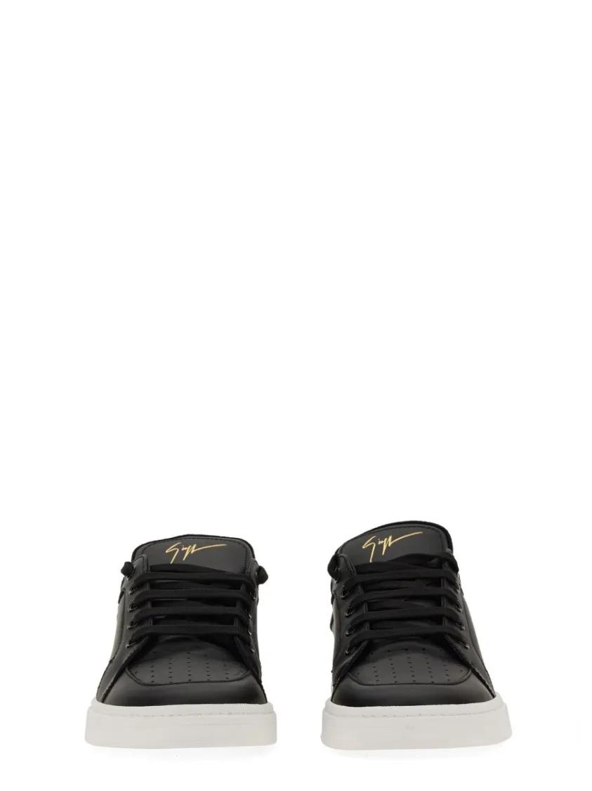 Thumbnail - Giuseppe Zanotti Low-Top Sneaker - Black Leather Sneakers With Embossed Logo - Gr. 40 (EU) - in Schwarz - für Damen