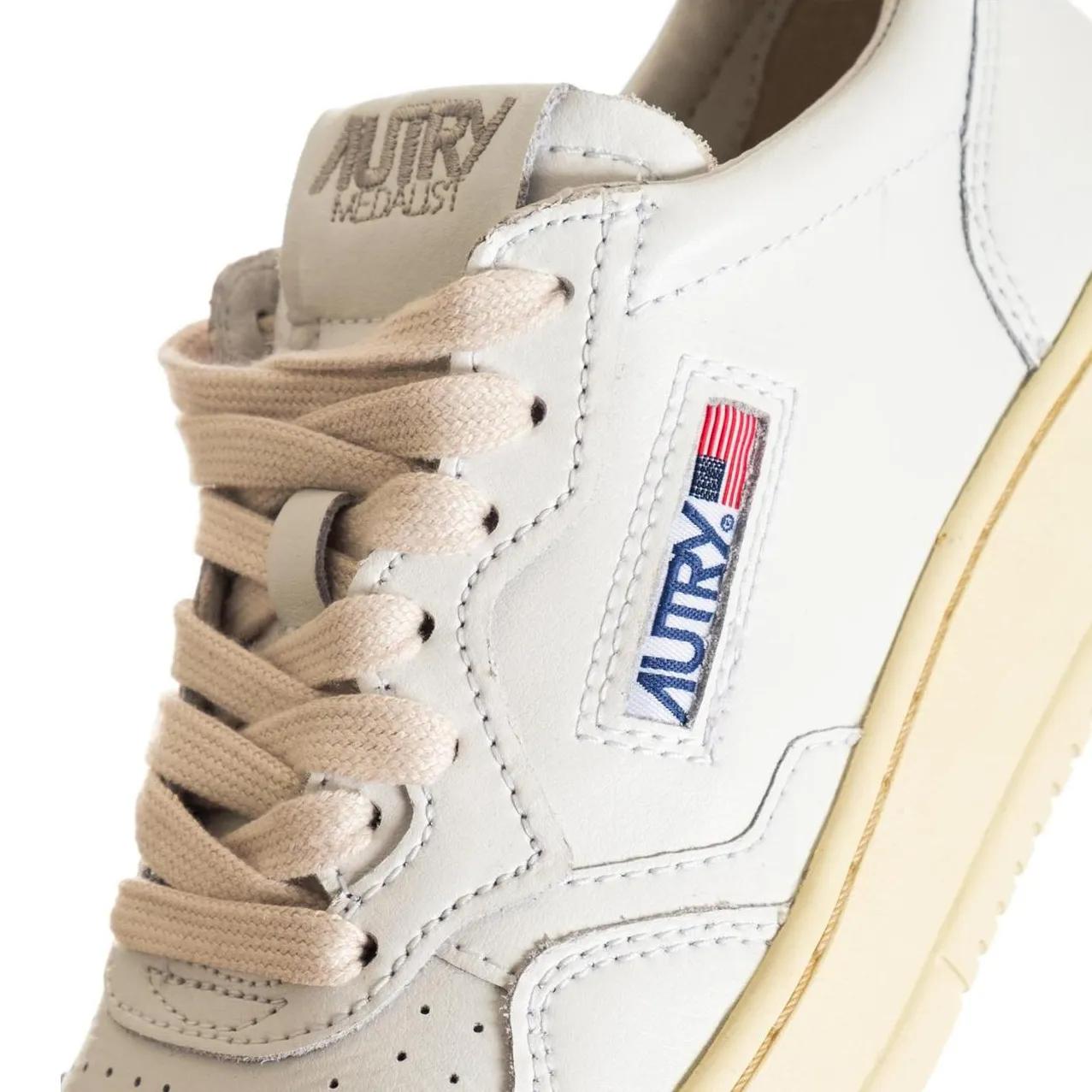 Thumbnail - Autry Low-Top Sneaker - Classic Low-Top Sneakers With Logo Patches - Gr. 39 (EU) - in Weiß - für Damen