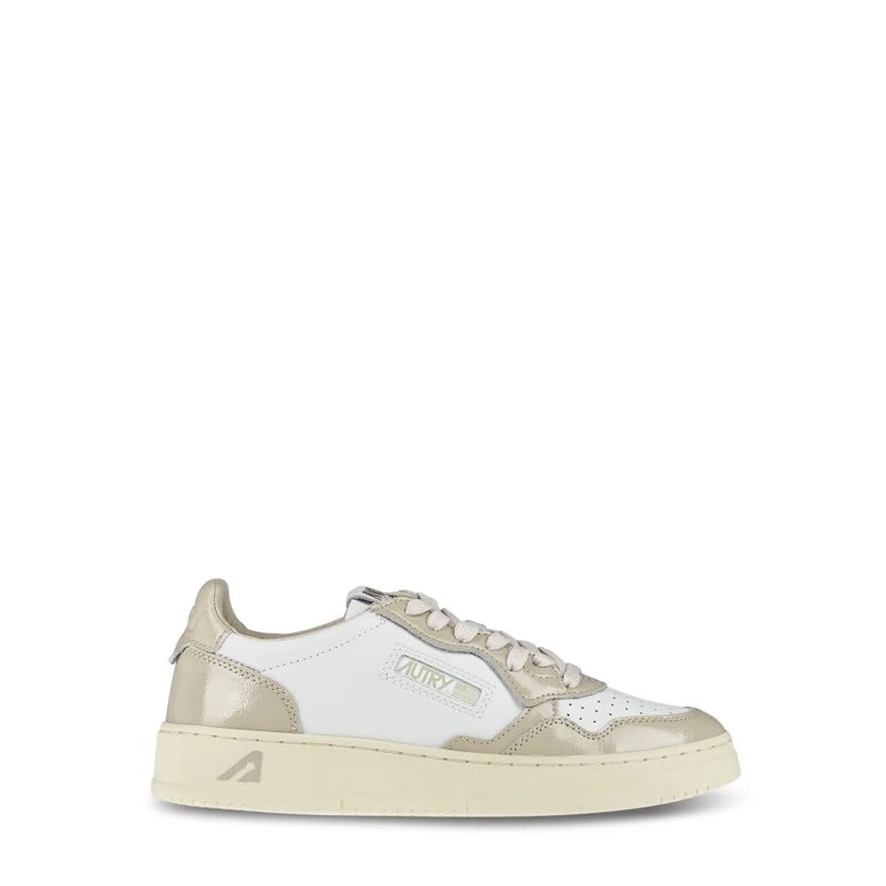 Autry International Lage-top sneaker Low-Top Sneakers Combining Smooth And Patent Leath White