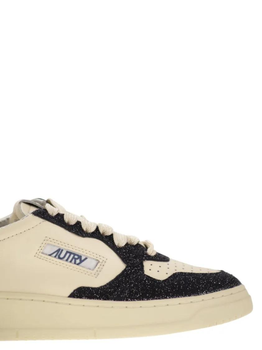 Thumbnail - Autry Low-Top Sneaker - Medalist Low - Sneakers With Two-Tone Glitter - Gr. 41 (EU) - in Schwarz - für Damen