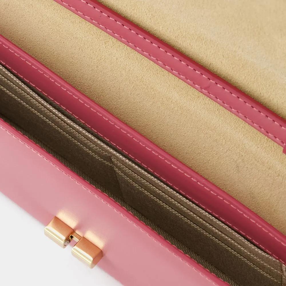 A.P.C. Hobo bags Grace Chaine Crossbody Leather Pink in roze