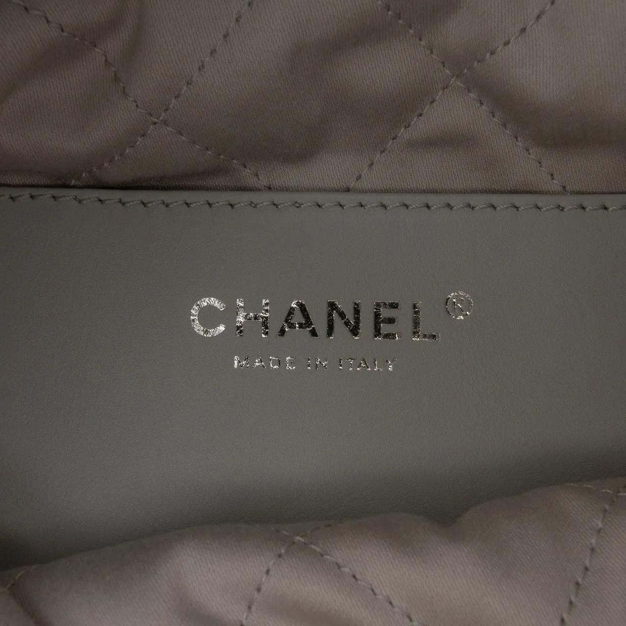 Thumbnail - Chanel Hobo Bags - Mini Metallic Calfskin 22 Satchel - Gr. unisize - in Silber - für Damen