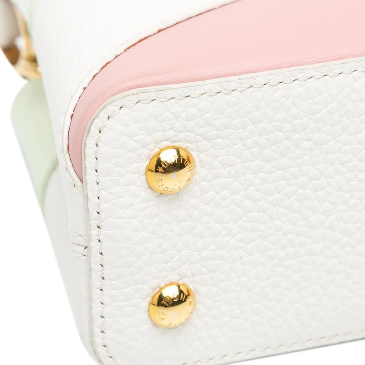 Louis Vuitton Totes & shoppers Taurillon Gelato Mini Capucines in poeder roze