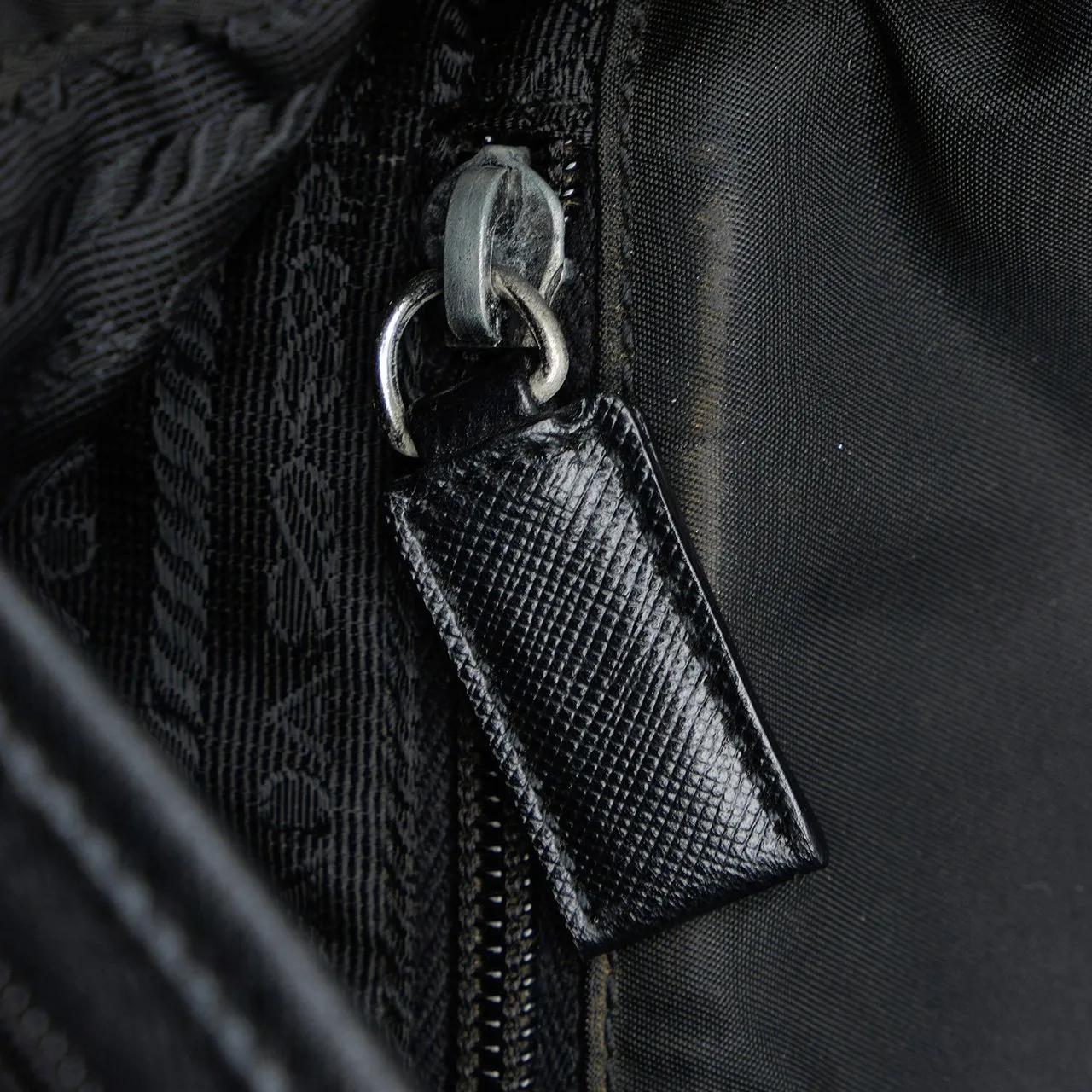 Prada Hobo bags 2010-present Tessuto Buckle Messenger Bag in zwart