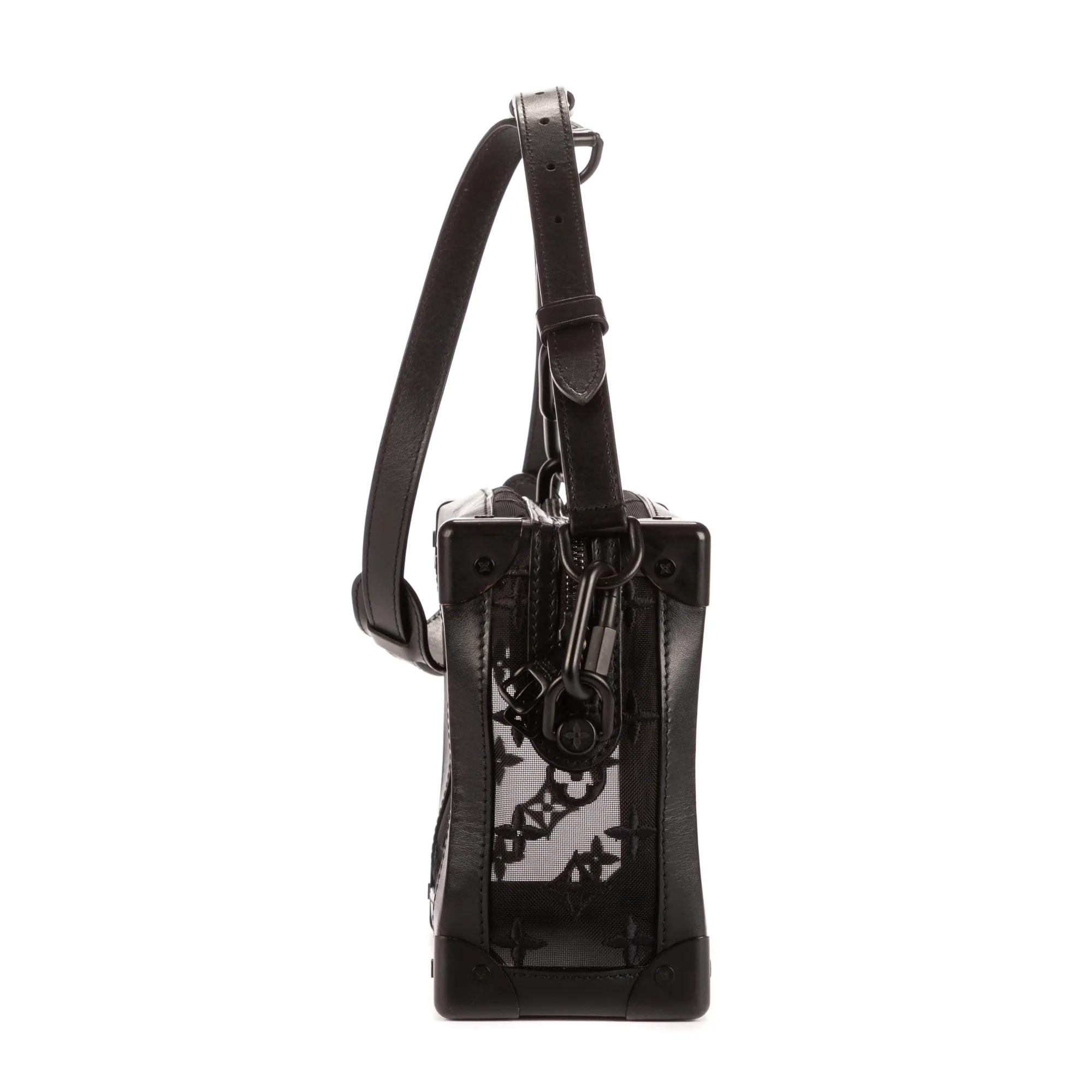 Thumbnail - Louis Vuitton Crossbody Bags - Soft Trunk Mesh 2019 Collection - Gr. unisize - in Schwarz - für Damen