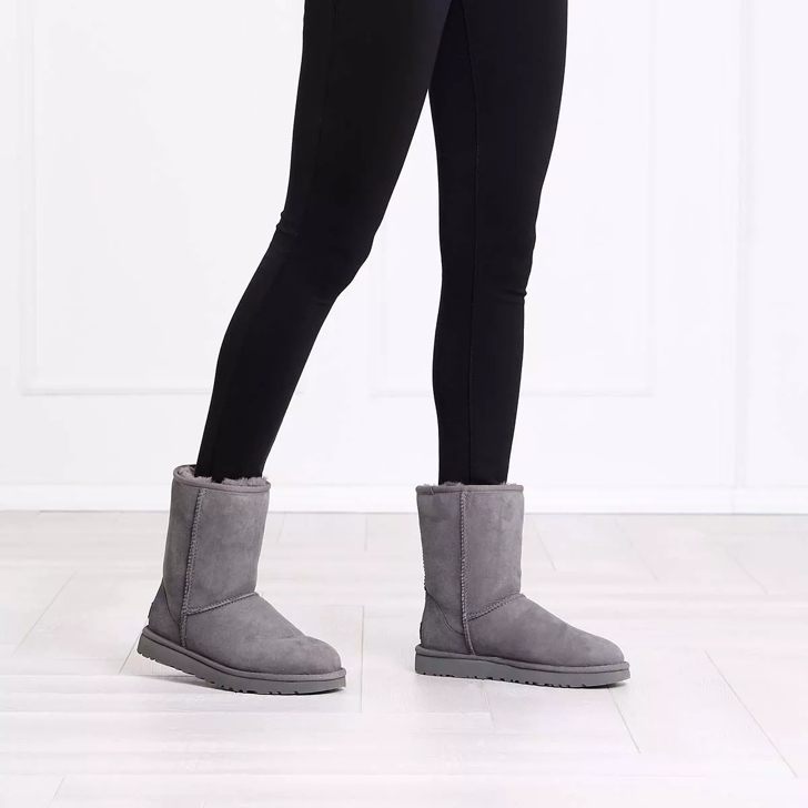 Ugg classic outlet short boot ii