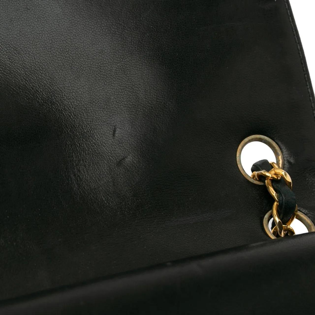 Chanel Shoppers Medium Quilted Lambskin Double Flap in zwart