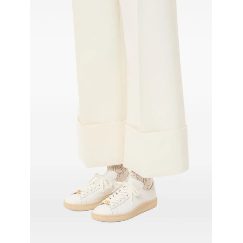 Valentino Garavani Schnürschuhe Low-Top Sneakers With Textured Sole And Chic Accen White(Image 4)