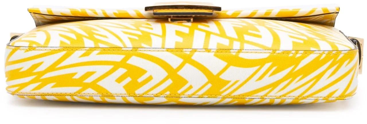 Fendi Shoppers Sarah Coleman Zucca Coated Canvas 1997 Vertigo Bag in geel