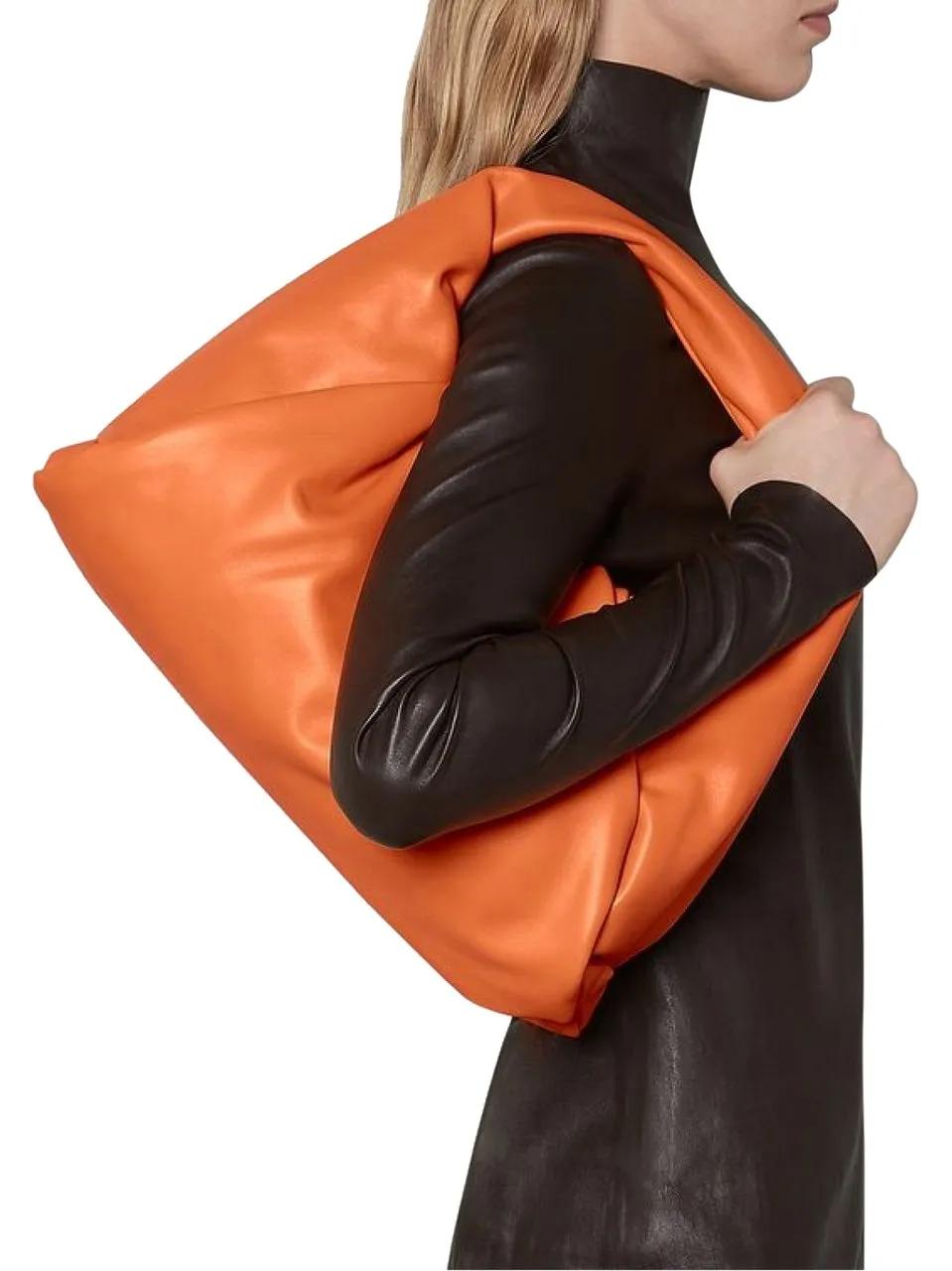 Thumbnail - Bottega Veneta Crossbody Bags - The Shoulder Pouch Hobo Bag - Gr. unisize - in Orange - für Damen