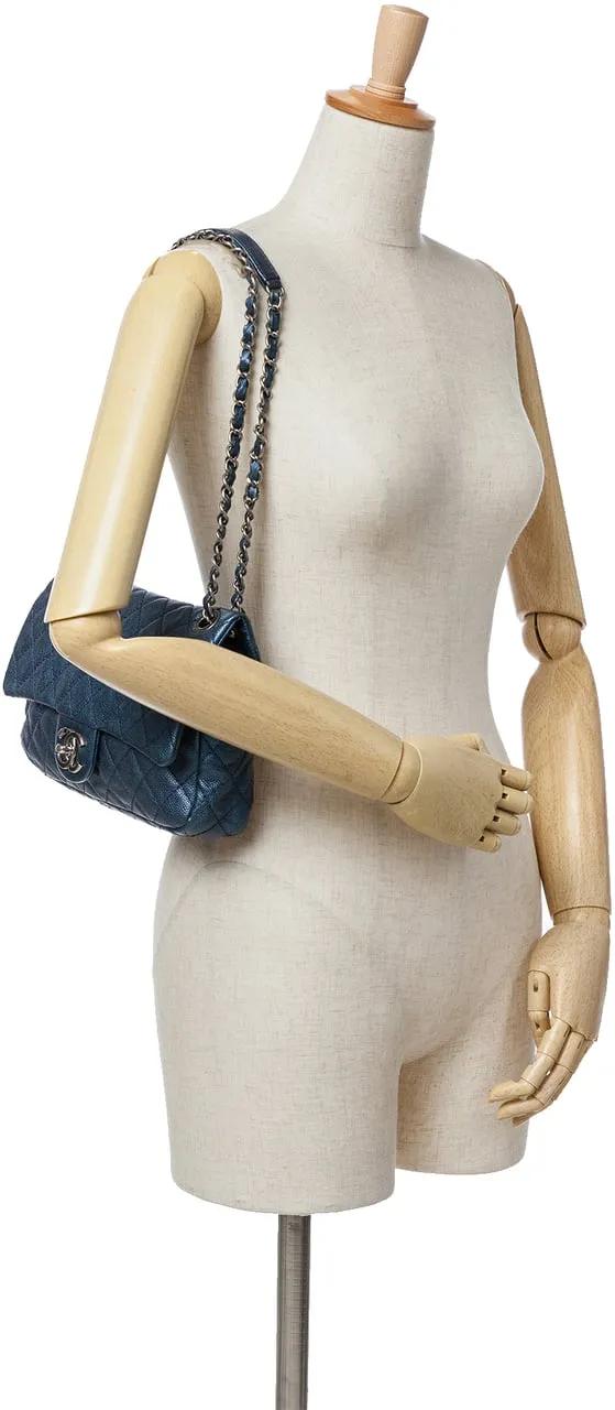 Thumbnail - Chanel Hobo Bags - Jumbo Quilted Iridescent Caviar Easy Flap - Gr. unisize - in Blau - für Damen