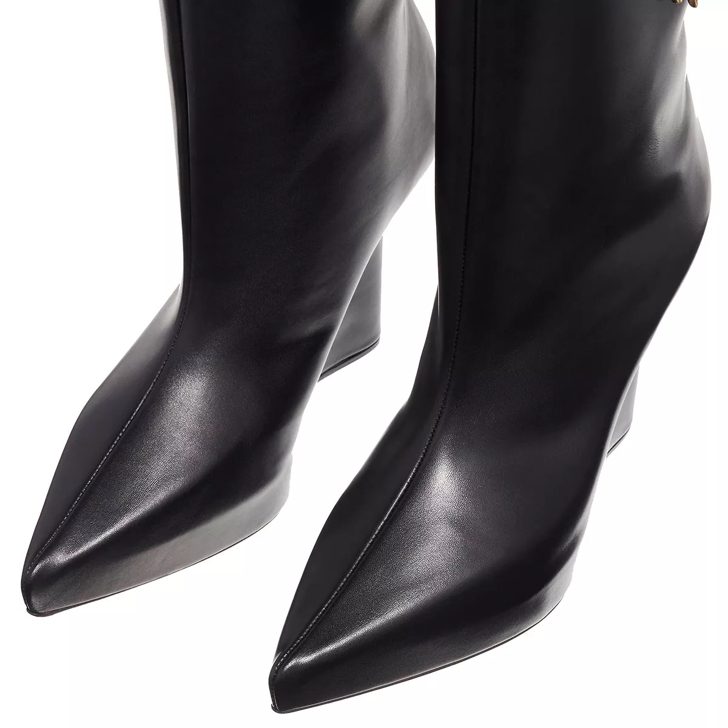 Low wedge hot sale black boots