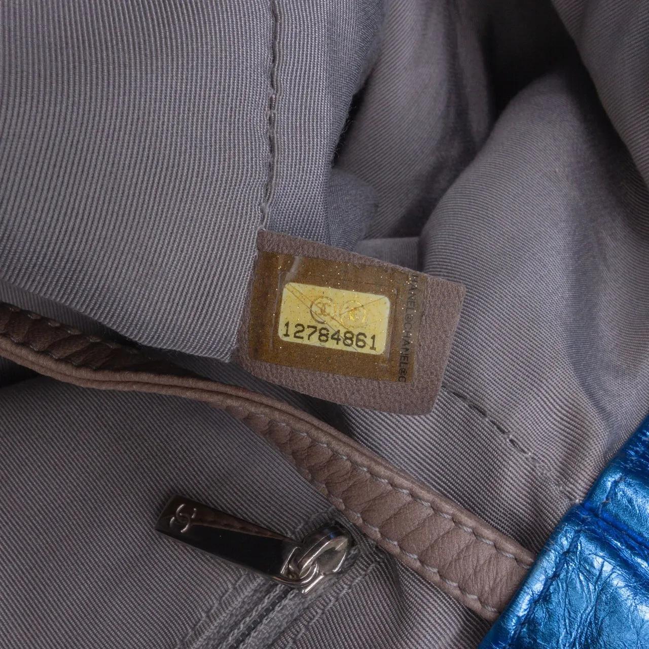 Thumbnail - Chanel Shopper - Medium Cracked Metallic Calfskin Modern Chain Tote - Gr. unisize - in Blau - für Damen