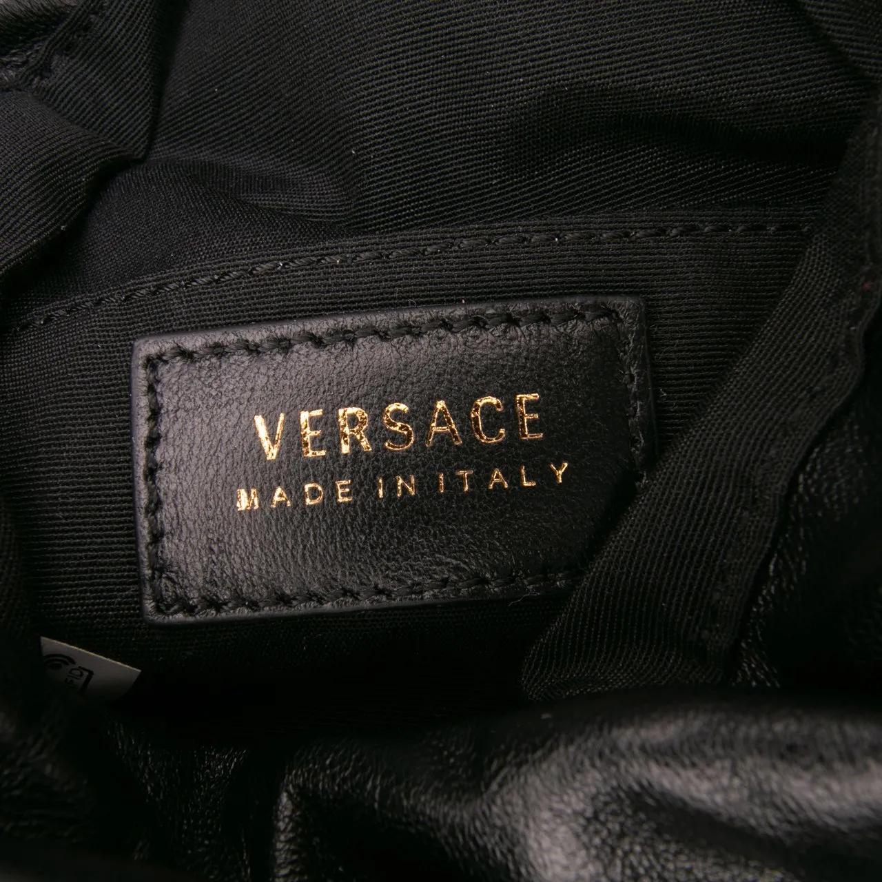 Thumbnail - Versace Hobo Bags - Quilted Calfskin La Medusa Drawstring Bucket Bag - Gr. unisize - in Schwarz - für Damen