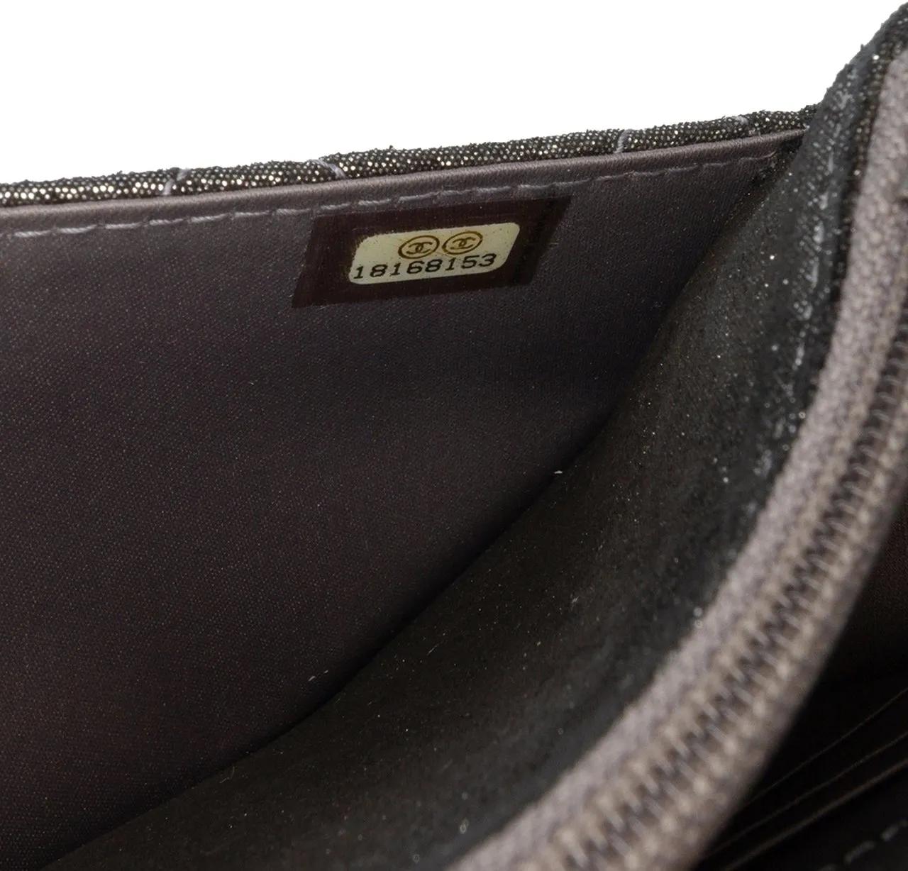 Thumbnail - Chanel Hobo Bags - Quilted Iridescent Lambskin Tartan Button Wallet O - Gr. unisize - in Silber - für Damen