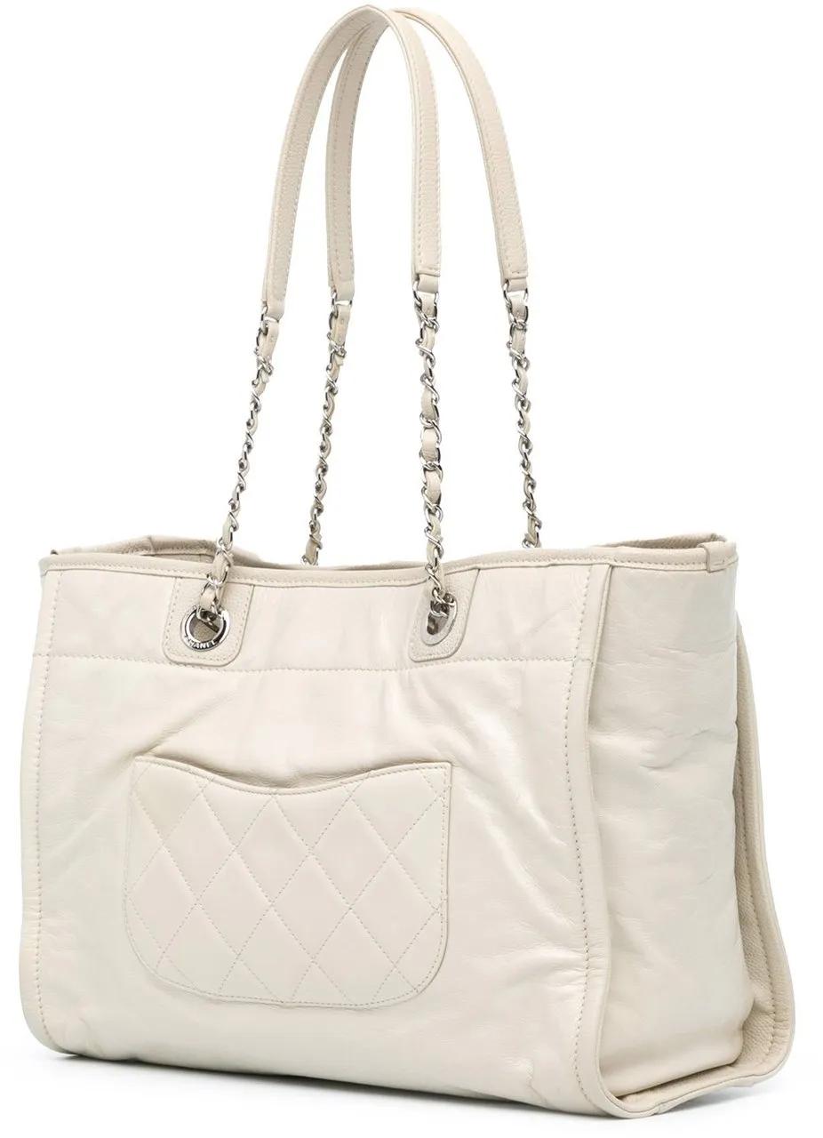 Chanel Shoppers 2016-2017 Small Glazed Calfskin Deauville Tote in wit