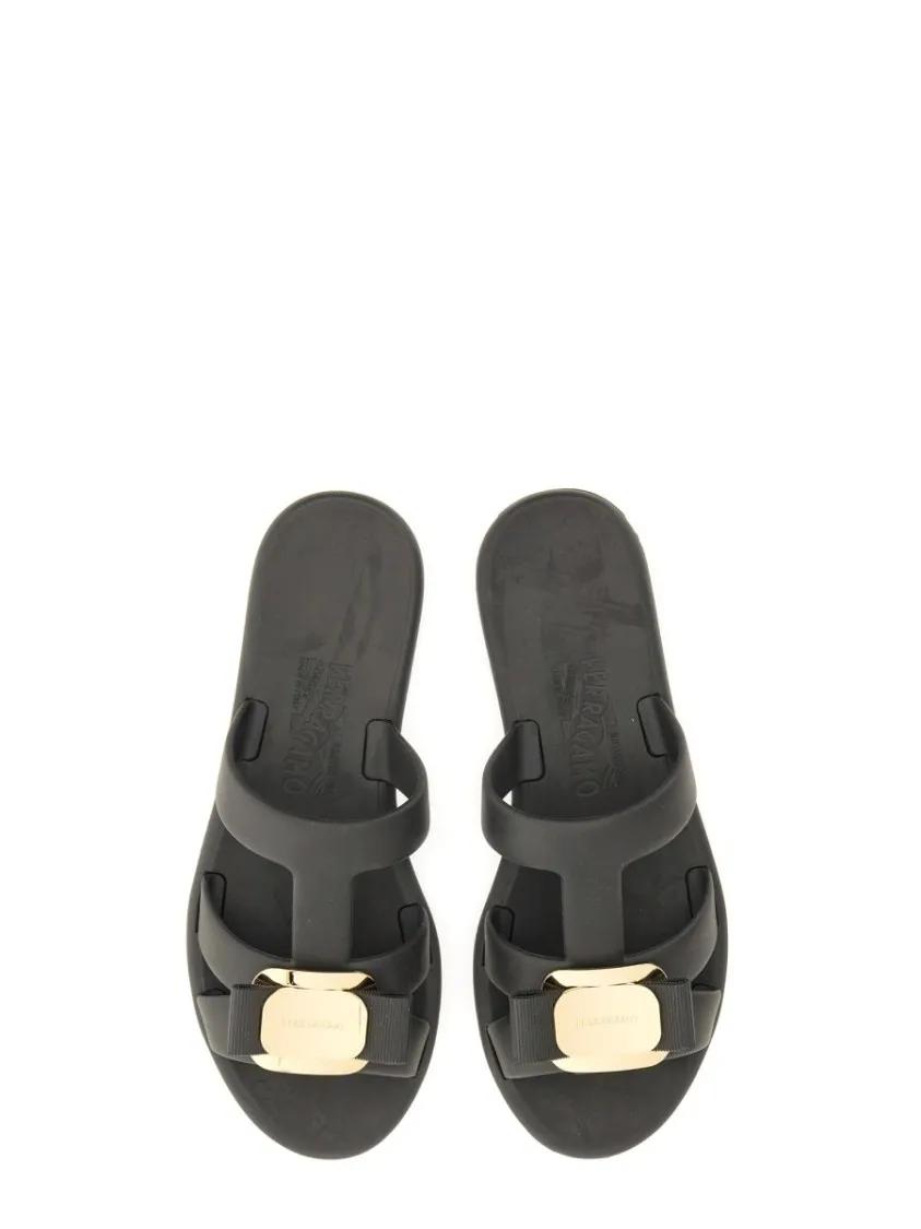 Thumbnail - Salvatore Ferragamo Sandalen - "New Vara" Slide Sandal - Gr. 6 - in Schwarz - für Damen