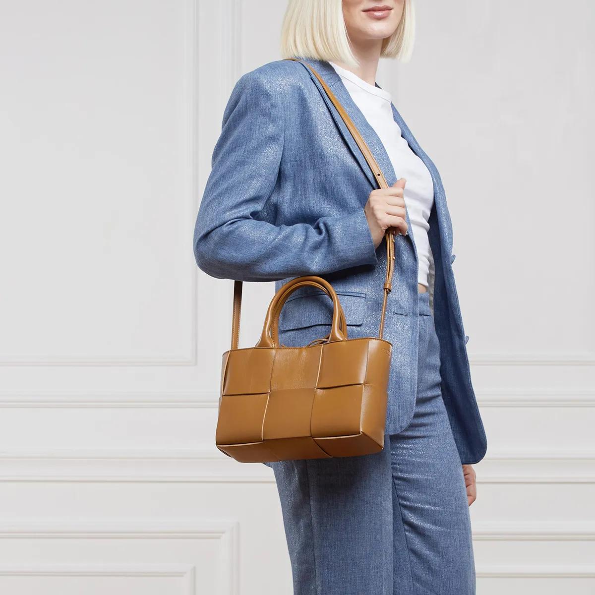Bottega Veneta Totes & shoppers Mini Arco Tote Bag in bruin