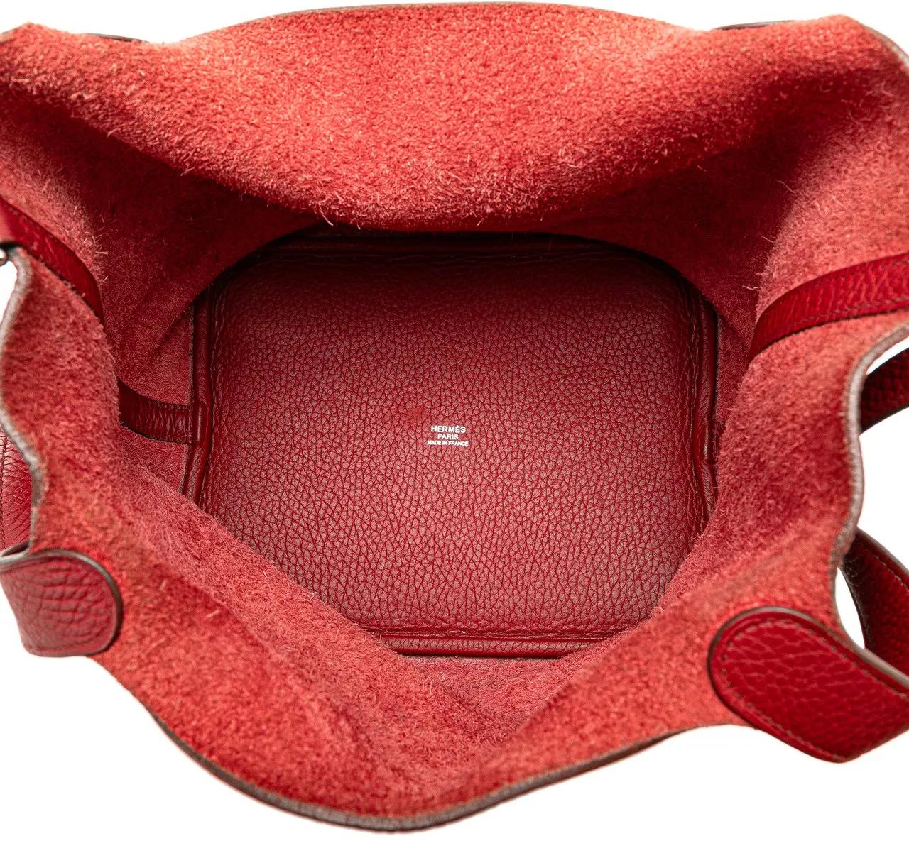 Hermès Hobo bags Clemence Picotin Lock 22 in rood