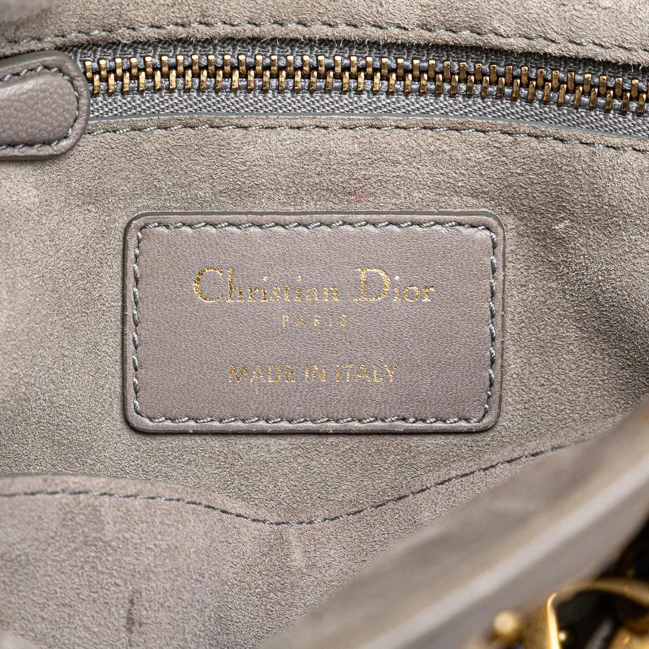 Thumbnail - Christian Dior Hobo Bags - Small Lambskin Cannage Studded Supple Lady Dior - Gr. unisize - in Grau - für Damen