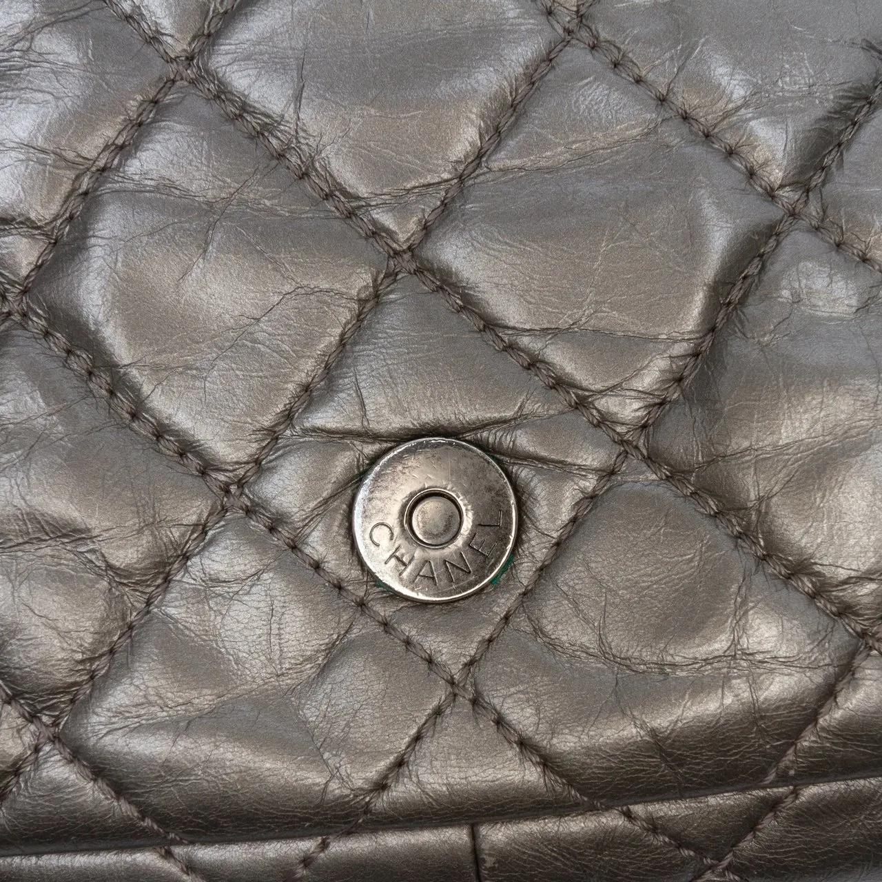 Thumbnail - Chanel Hobo Bags - Medium Quilted Metallic Aged Calfskin Chain Me Fla - Gr. unisize - in Grau - für Damen