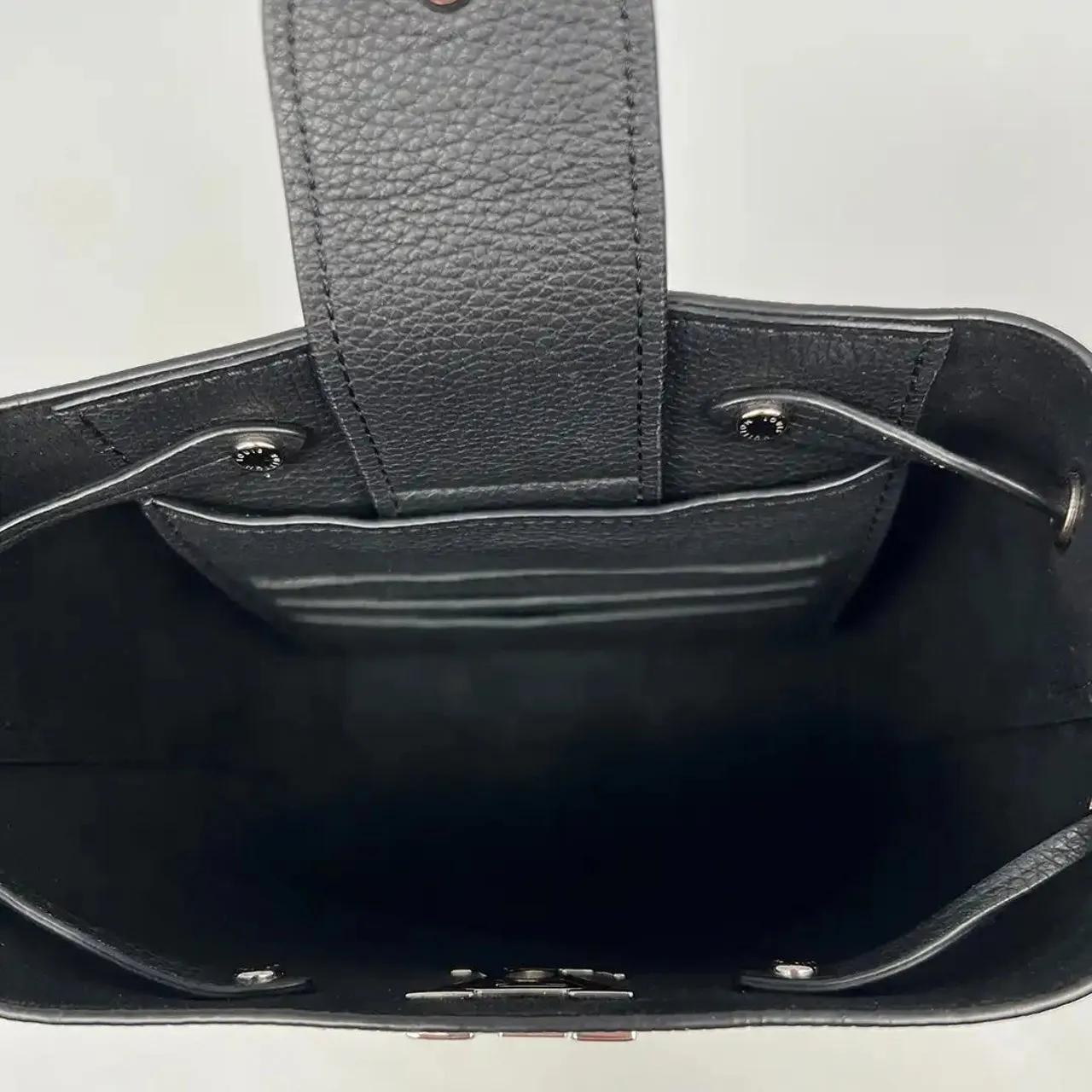 Thumbnail - Louis Vuitton Hobo Bags - Louis Vuitton Nano Lockme Bucket calfskin black / - Gr. unisize - in Schwarz - für Damen