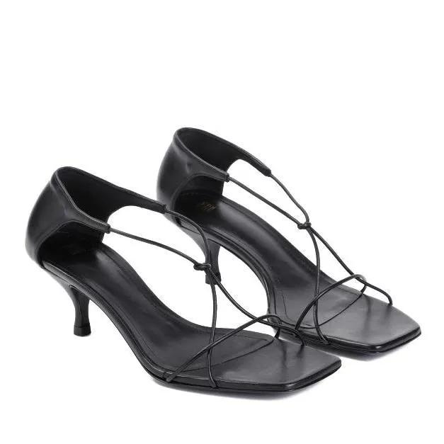 TOTEME Sandalen & Sandaletten - Black Leather Knot Sandal - Gr. 39 (EU) - in Schwarz - für Damen