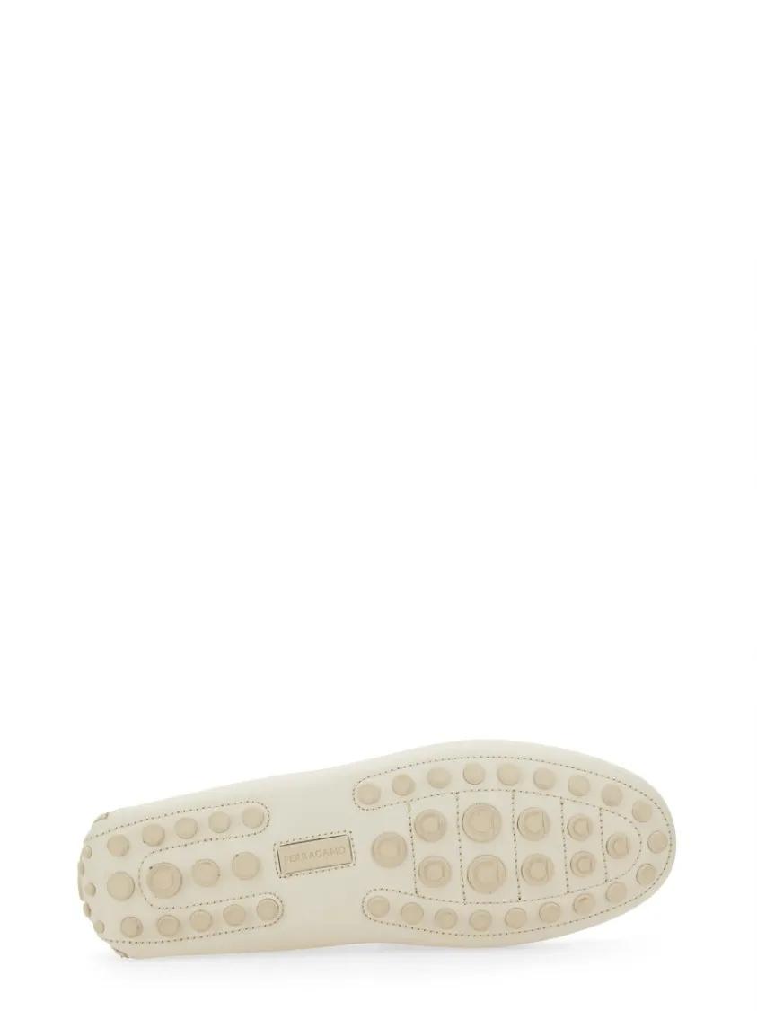 Thumbnail - Salvatore Ferragamo Loafer - Moccasin With Gancini Ornament - Gr. 8 - in Weiß - für Damen