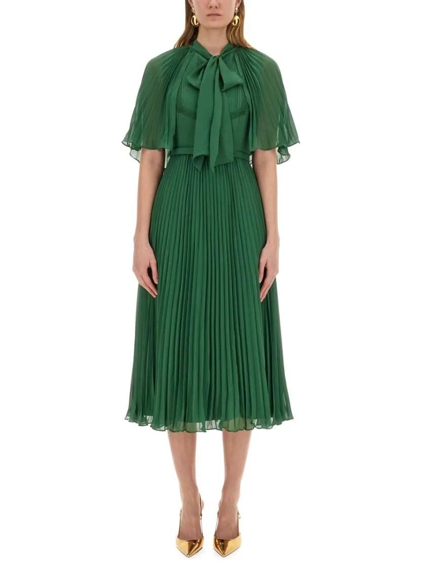 Thumbnail - self-portrait - Chiffon Midi Dress With Cape - Größe 8 - grün