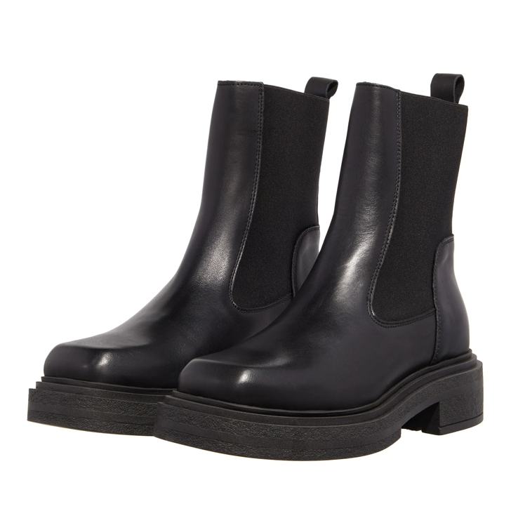 Steve Madden Churro Black Leather Ankle Boot