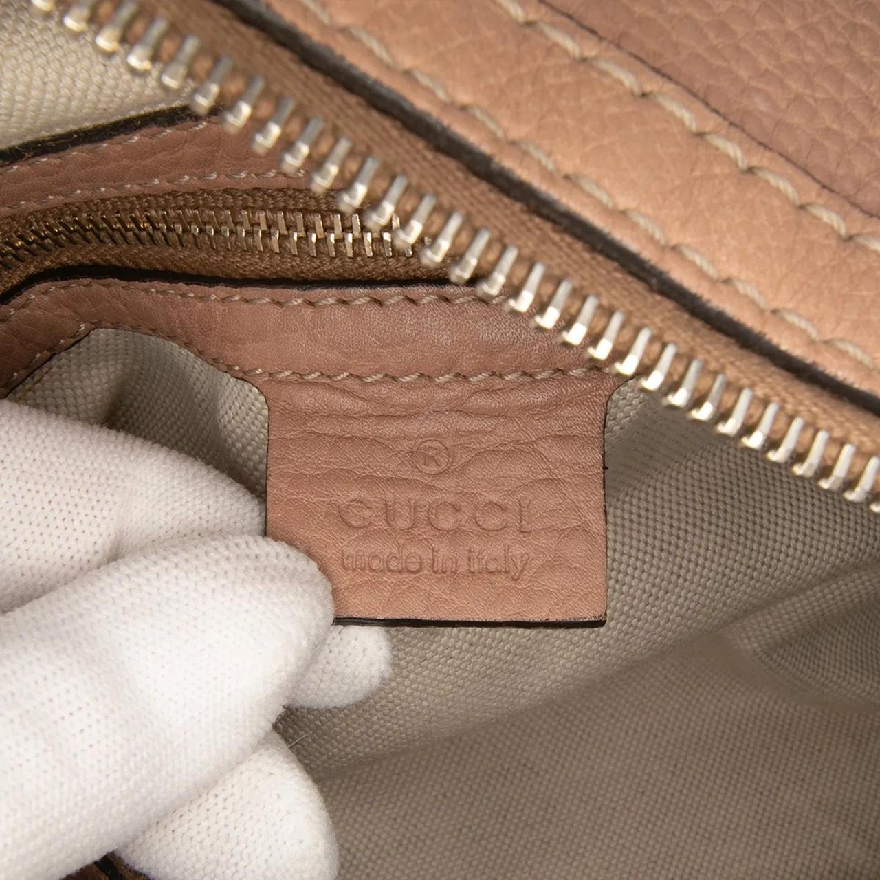 Thumbnail - Gucci Hobo Bags - Medium Pebbled Calfskin Bella Shoulder Bag - Gr. unisize - in Braun - für Damen