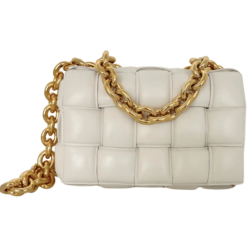 Bottega Veneta Schultertasche Bottega Veneta Padded Chain Cassette Crossbody Bag weiß