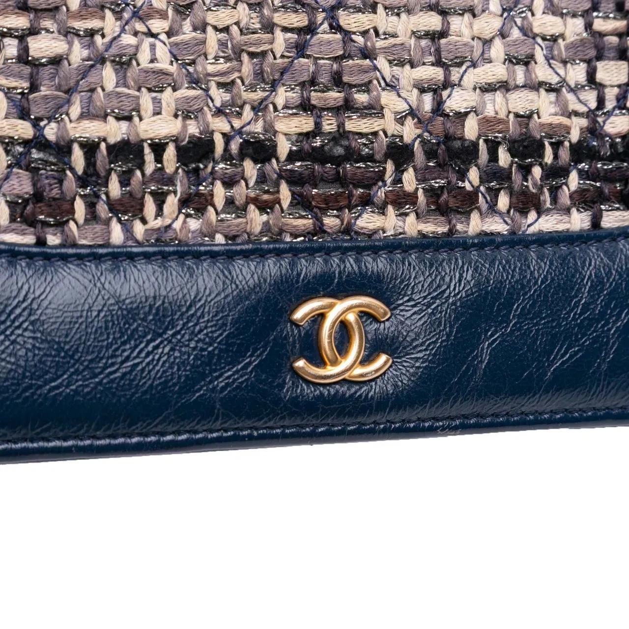 Thumbnail - Chanel Hobo Bags - Quilted Tweed and Calfskin Gabrielle Wallet On Cha - Gr. unisize - in Braun - für Damen