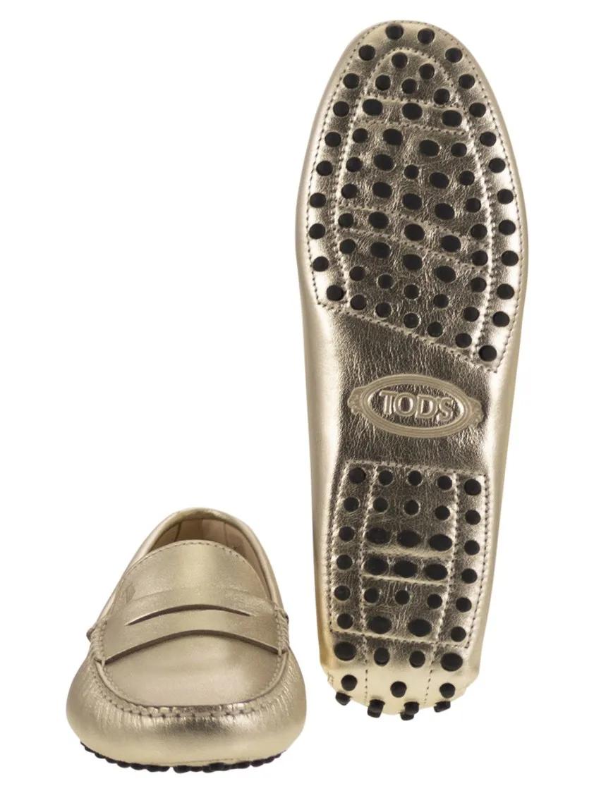 Thumbnail - Metallic Leather Moccasin With Hand-Stitched Accen - Gr. 37 (EU) - in Gold