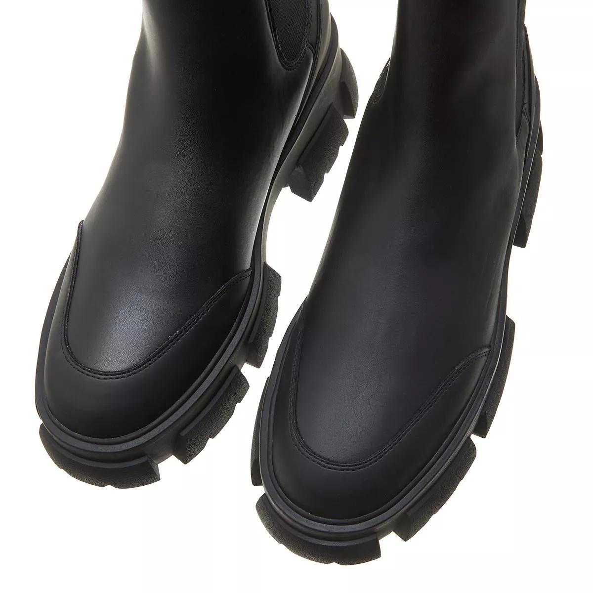 Steve madden clearance black chelsea boots